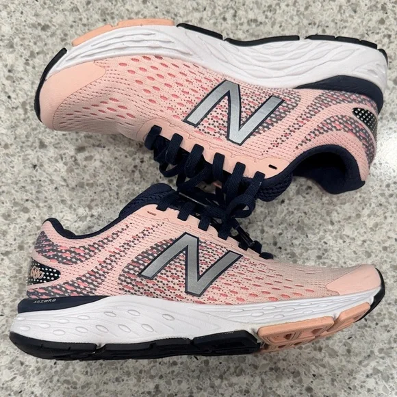 Women’s 5.5 New Balance Pink and Navy Athletic Sneakers 680v6 Running Shoes - Picture 2 of 9